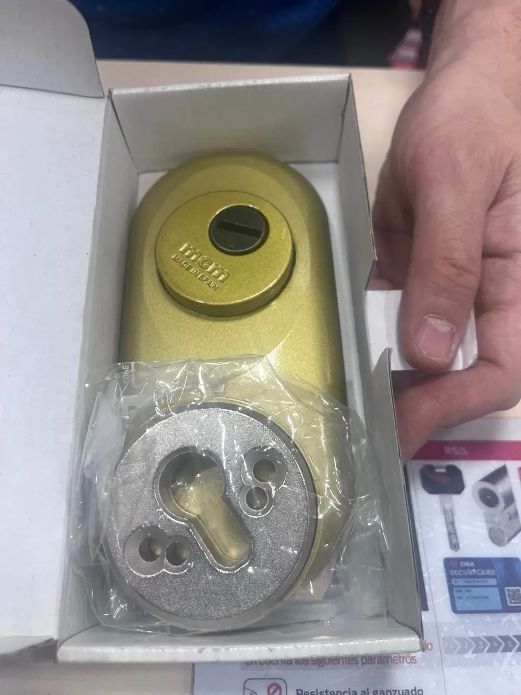 Escudo protector de bombín, nuevo en su caja